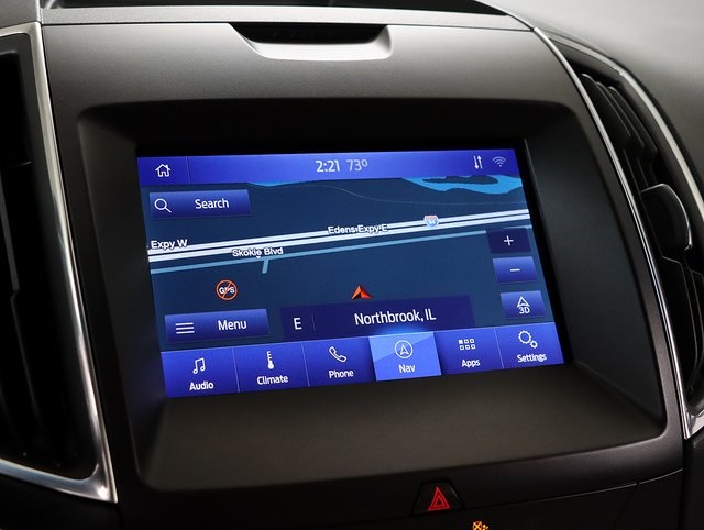 2020 Ford Edge Titanium photo 2