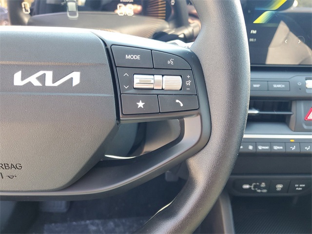 2025 Kia K4 LXS photo 13