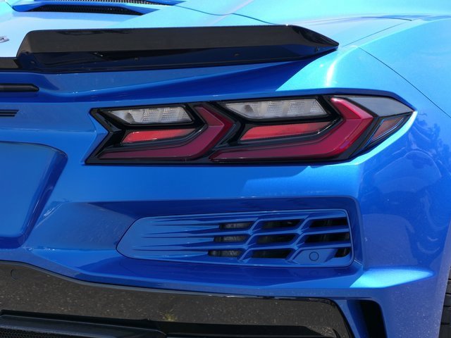 2025 Chevrolet Corvette E-Ray 2LZ photo 4