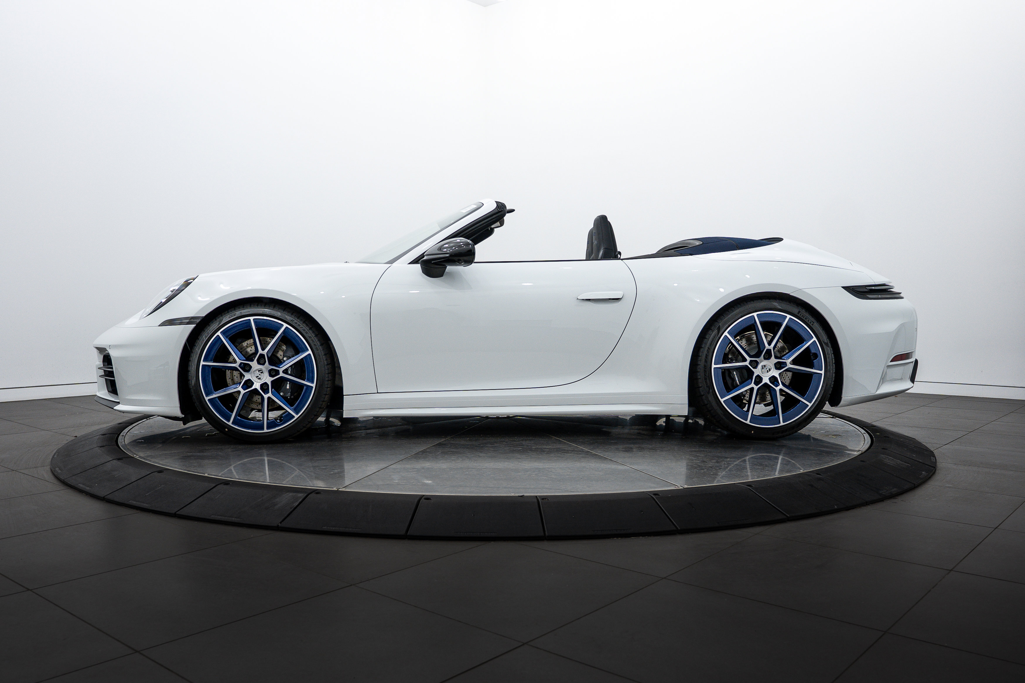 2026 Porsche 911 Cabriolet photo 2