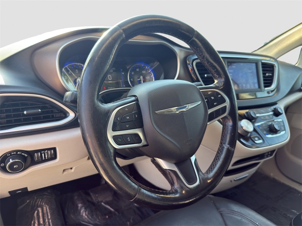 2019 Chrysler Pacifica Touring L photo 9