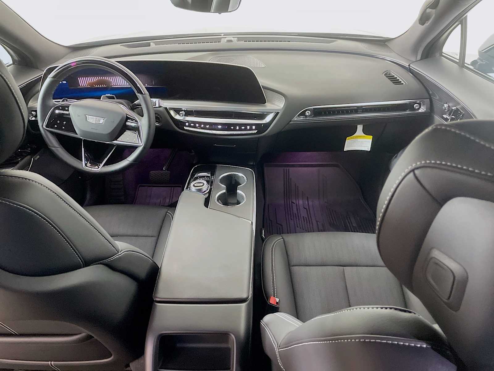 2025 Cadillac Lyriq Luxury photo 3