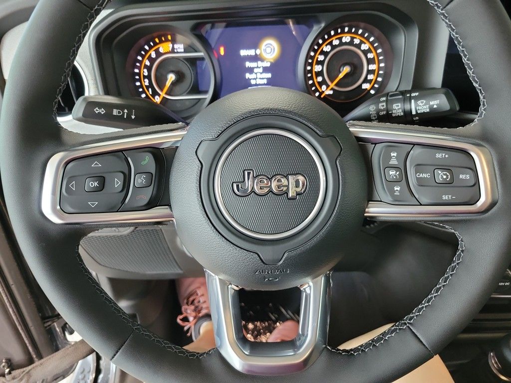 2025 Jeep Wrangler Sahara photo 8