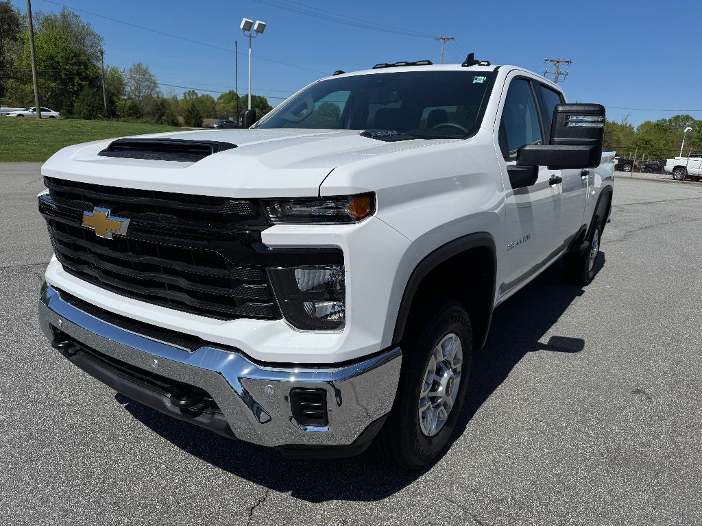 New 2025 Summit White Chevrolet WT image 1