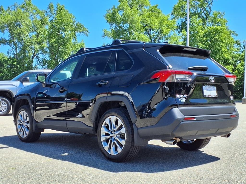 2024 Toyota RAV4 XLE Premium photo 4