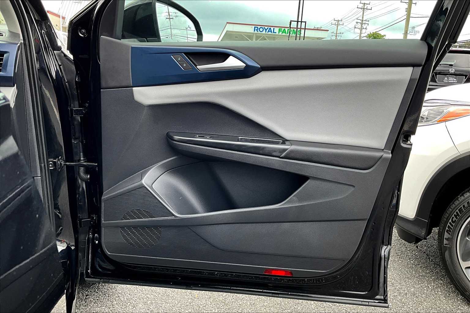 2022 Volkswagen Taos SE photo 18