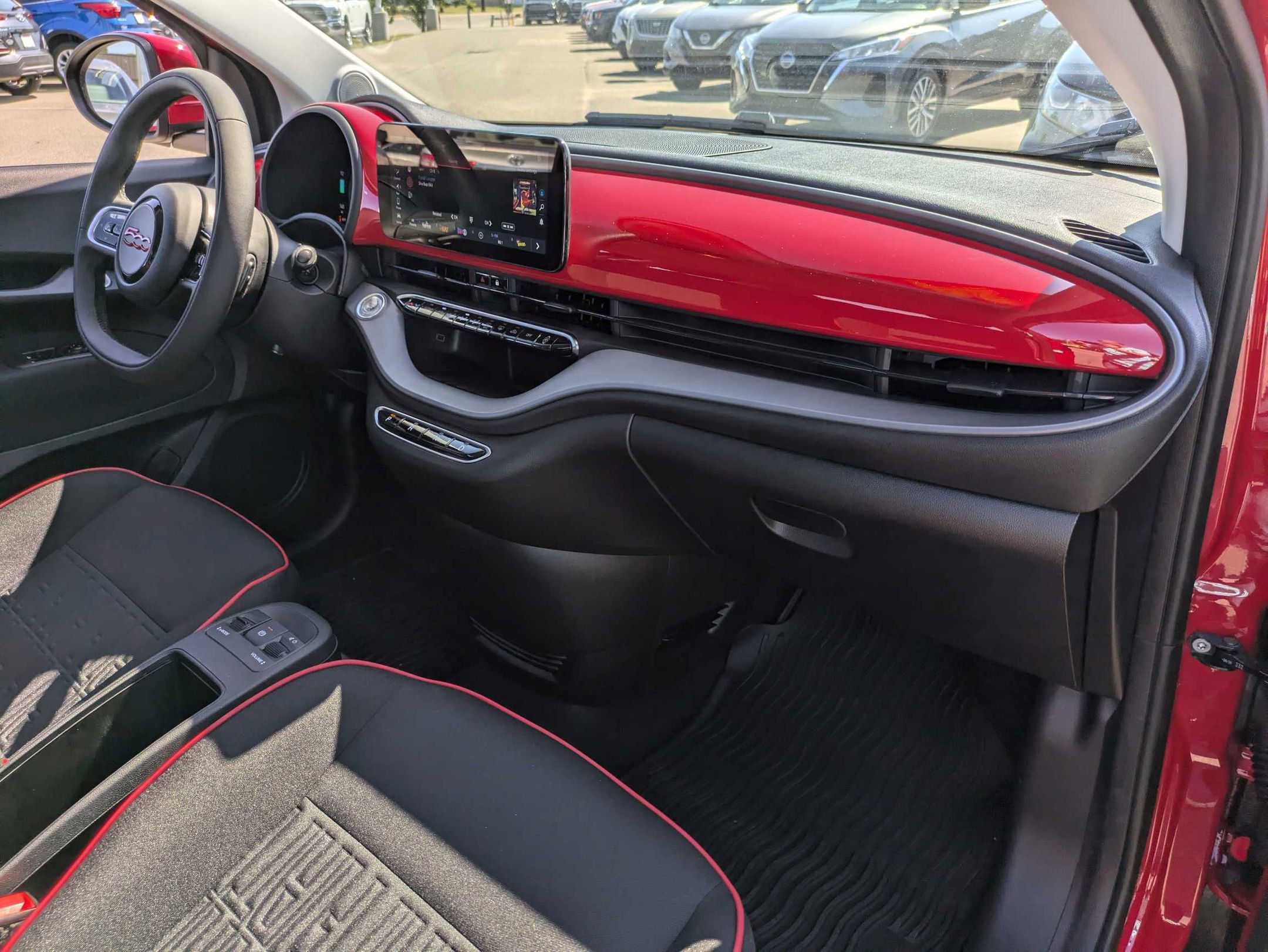 2024 Fiat 500e Red photo 11