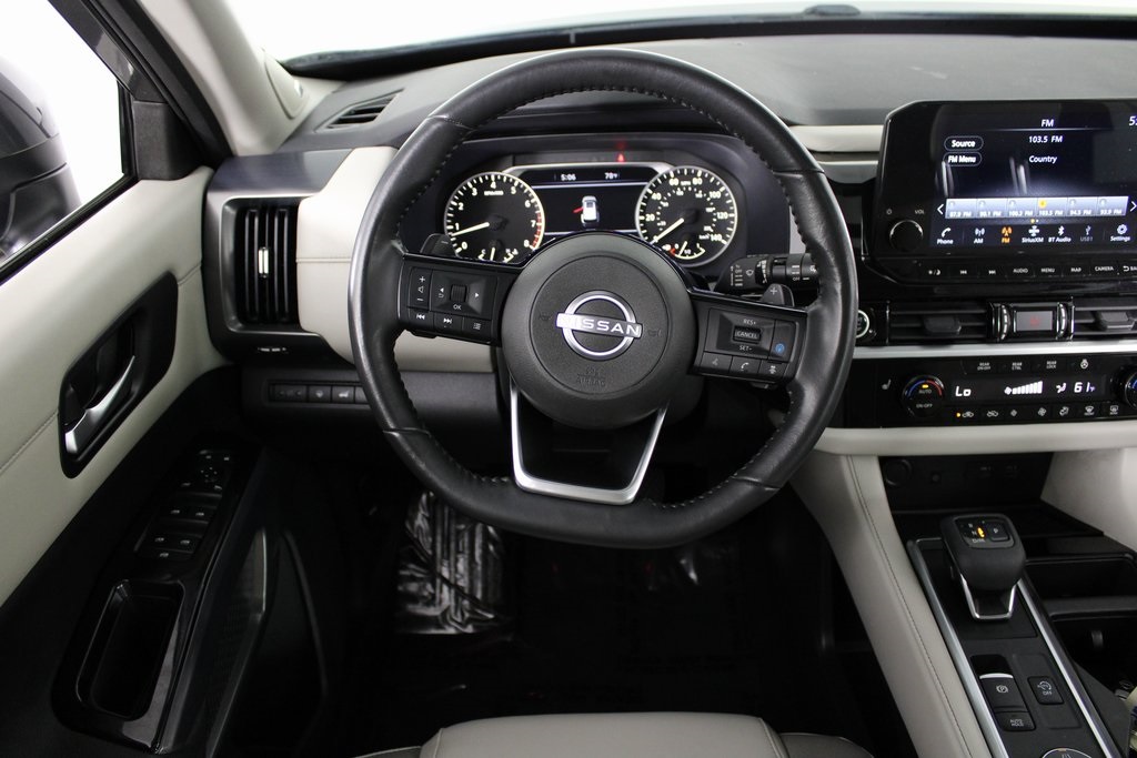 2022 Nissan Pathfinder SL photo 2