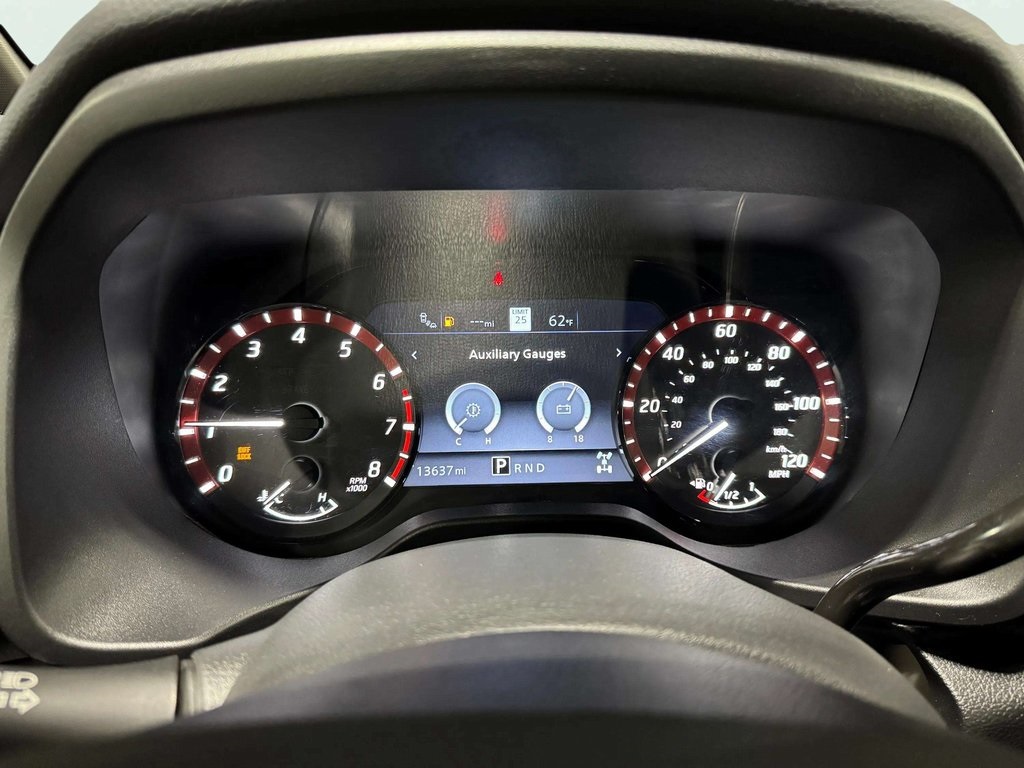 2024 Nissan Titan Crew Cab photo 13
