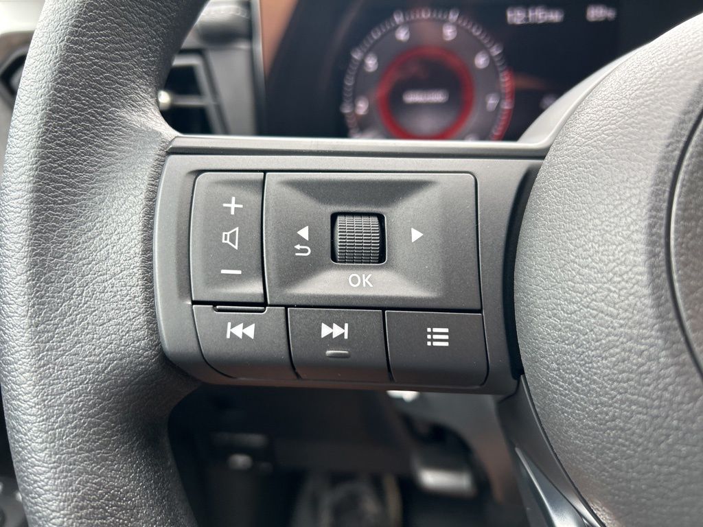 2025 Nissan Kicks SV photo 17