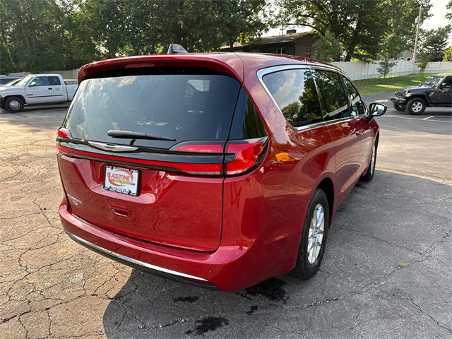 2025 Chrysler Pacifica photo 6