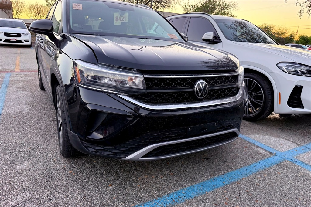 2024 Volkswagen Taos SE photo 2