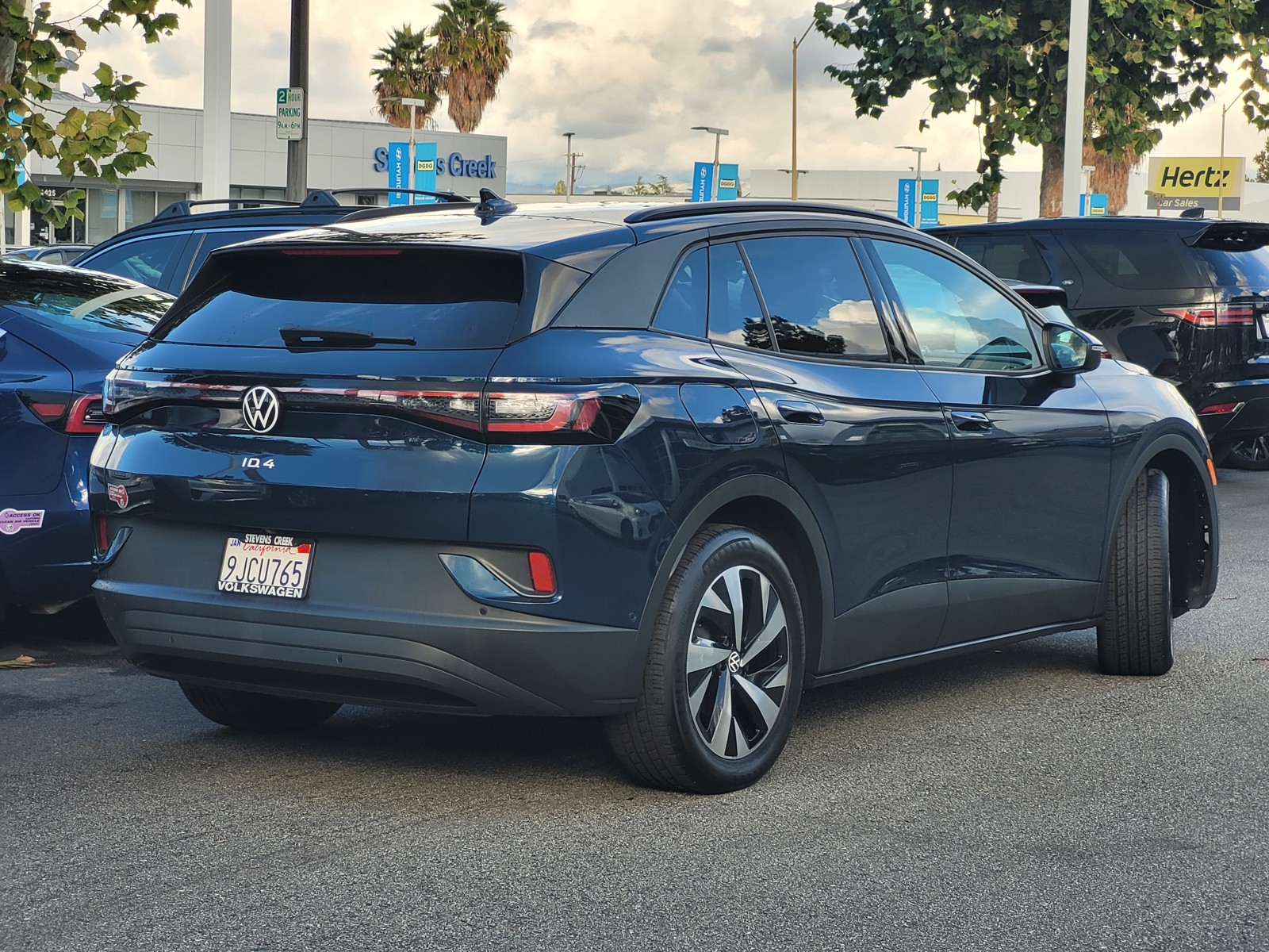 2023 Volkswagen ID.4 Standard photo 4