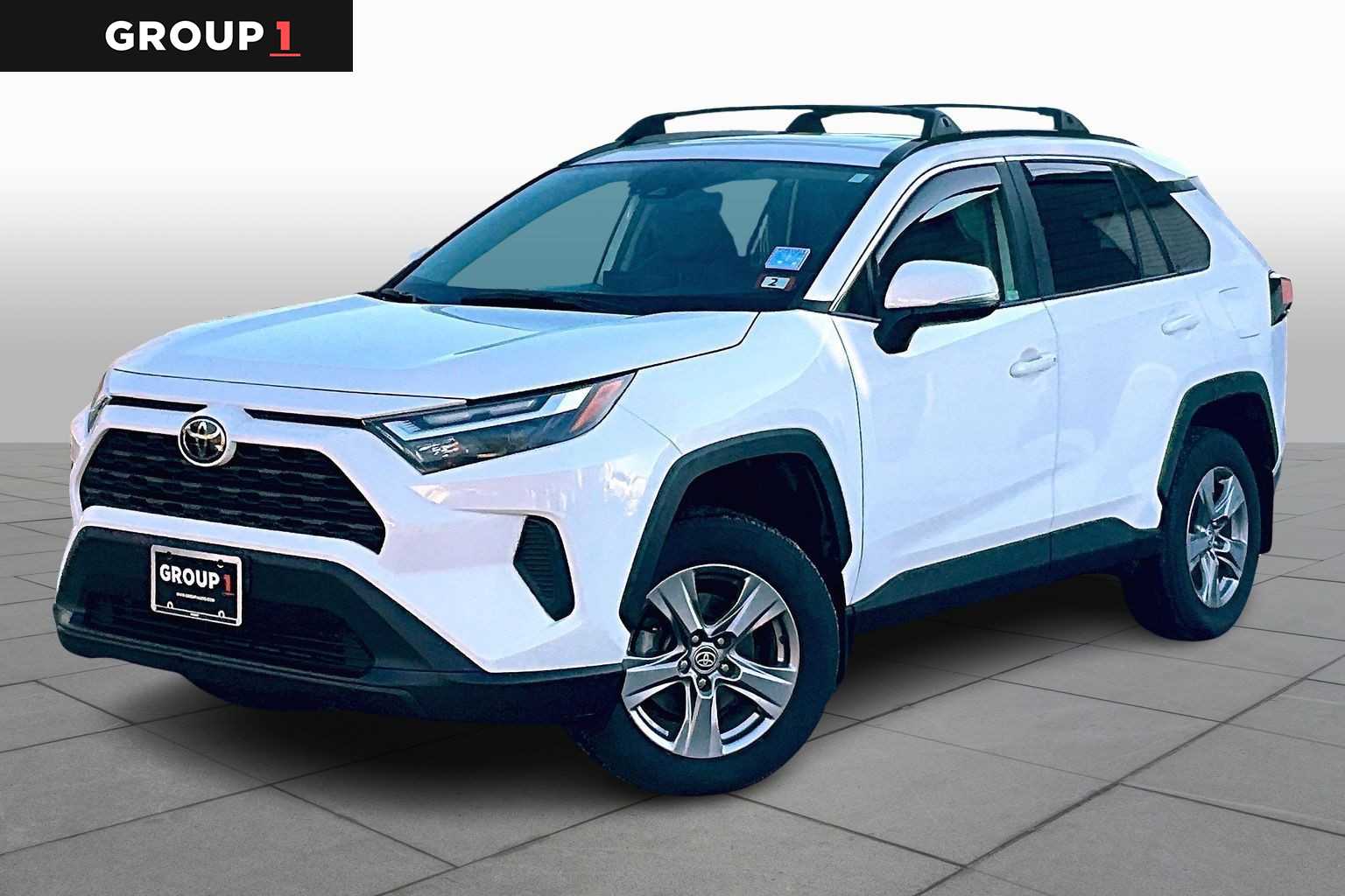 2023 Toyota RAV4 XLE's photo