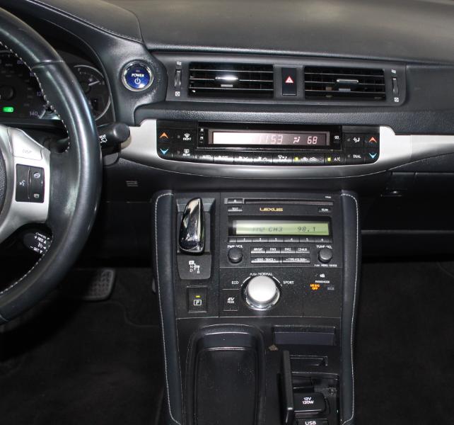 2013 Lexus CT 200h photo 27