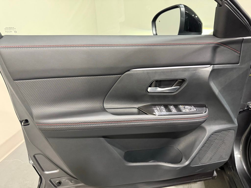 2026 Nissan Kicks SR photo 11