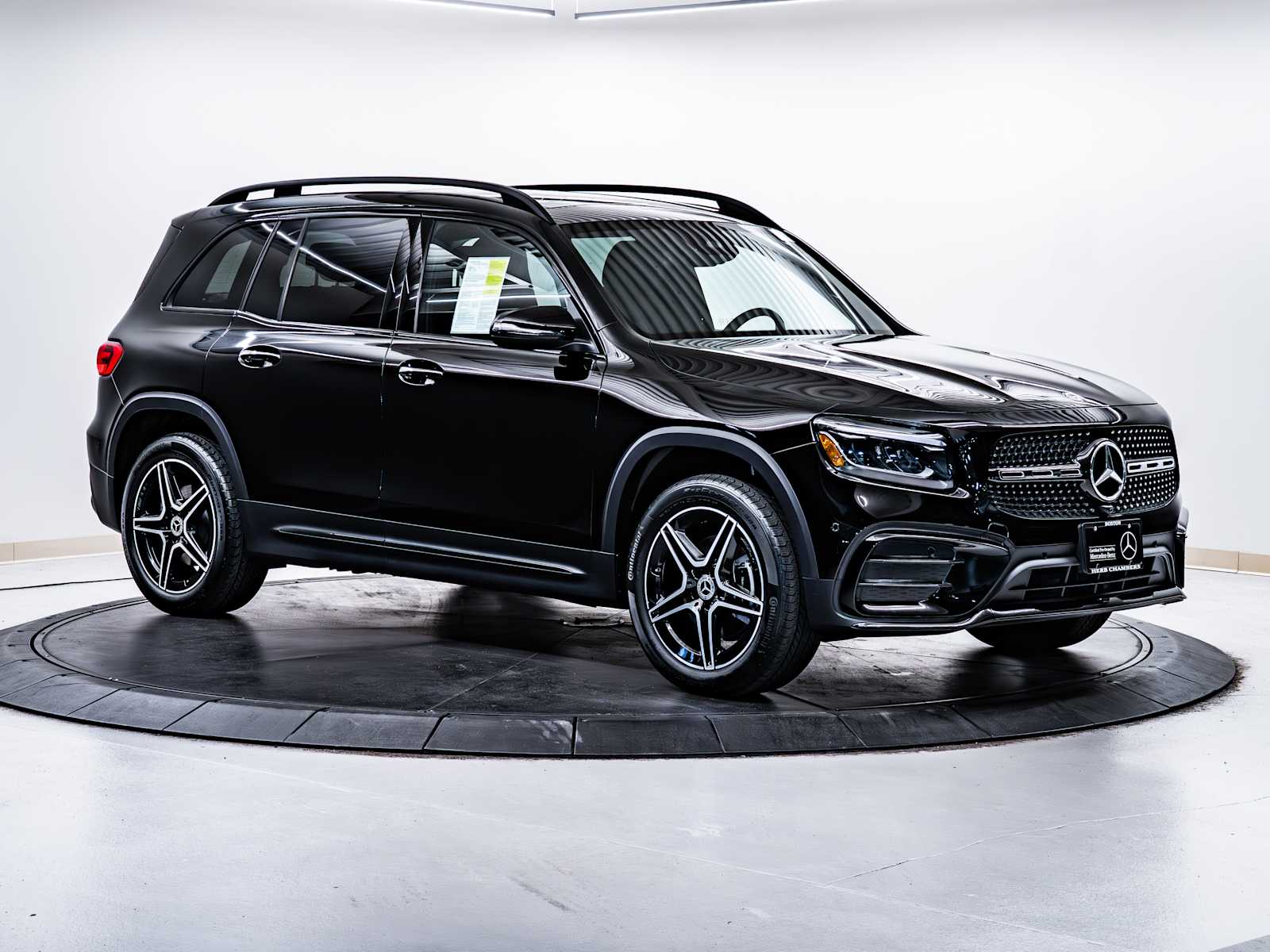 2025 Mercedes-Benz GLB Base's photo