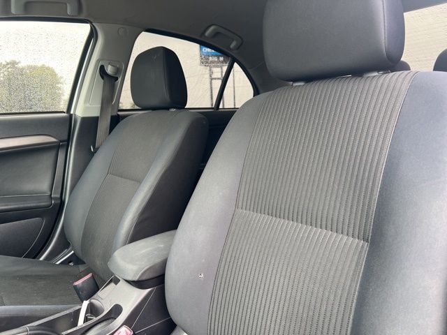 2014 Mitsubishi Lancer ES photo 11
