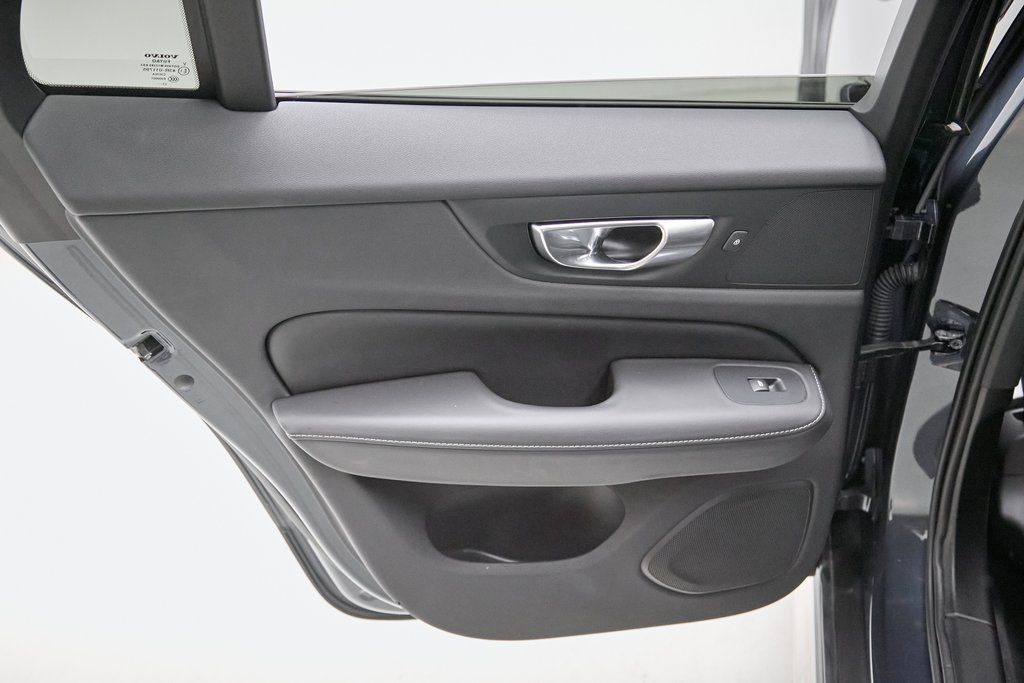 2024 VOLVO V60CC - Image 19