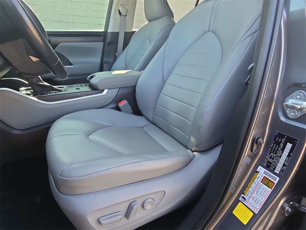 2020 Toyota Highlander XLE photo 12