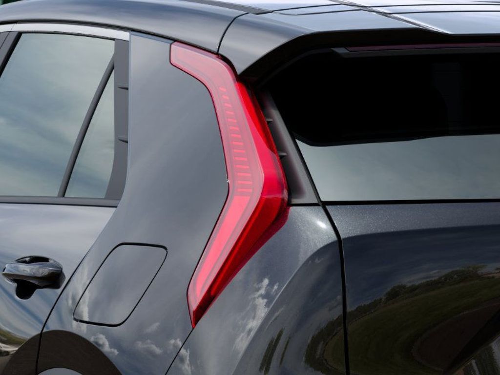 2025 Kia Niro LX photo 7