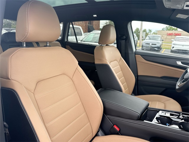 2025 Volkswagen Atlas Cross Sport SEL R-Line photo 18