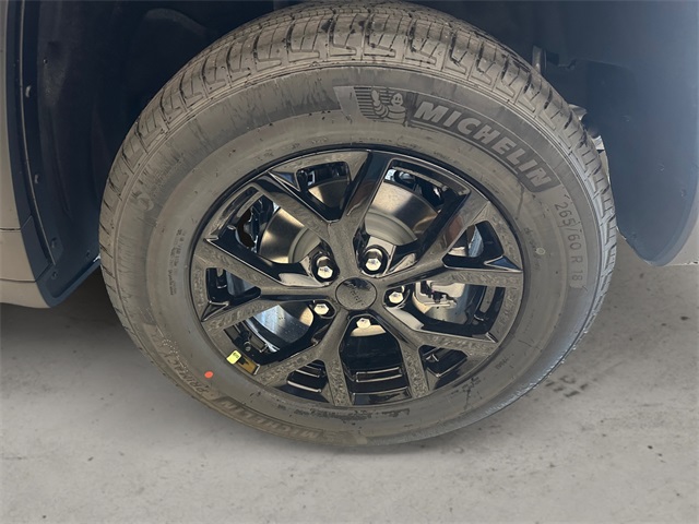 2025 Jeep Grand Cherokee Altitude photo 11