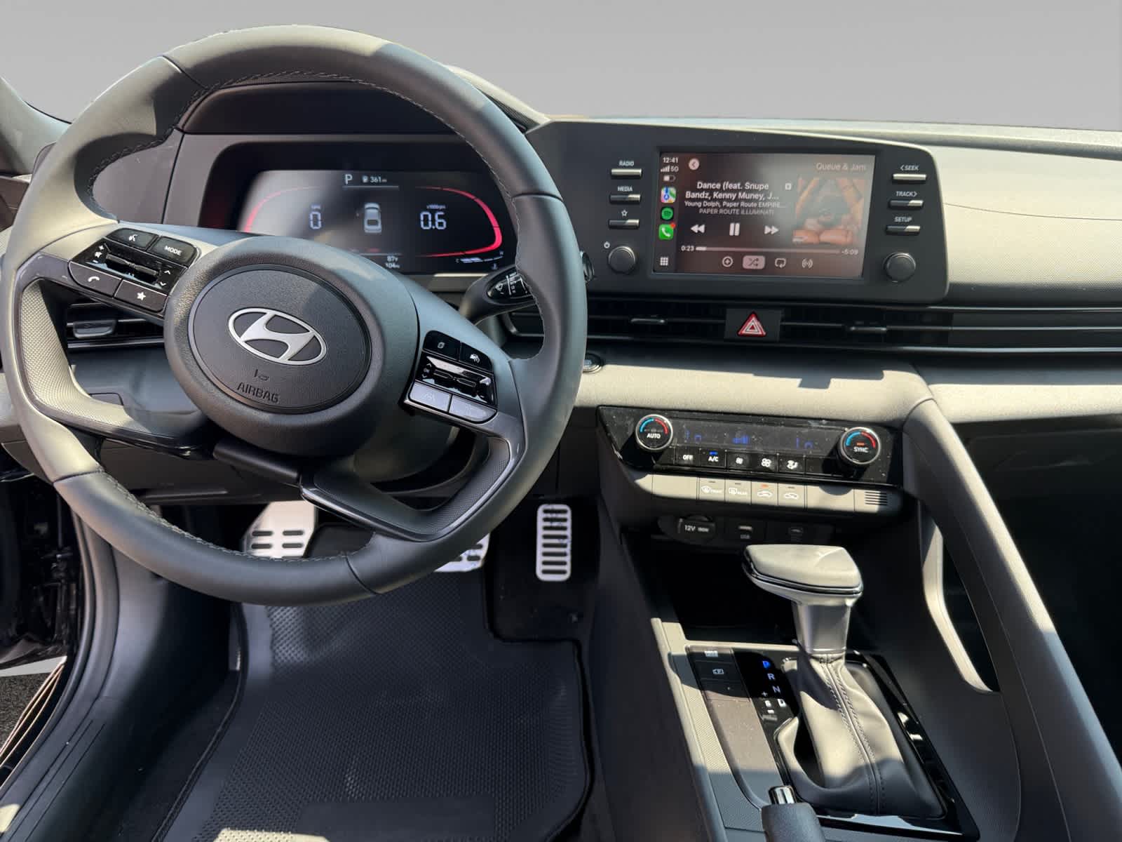 2025 Hyundai Elantra SEL Sport photo 10