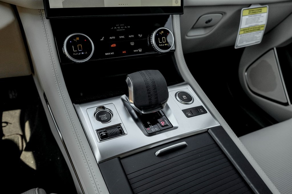 2026 Jaguar F-PACE P250 R-Dynamic S photo 14