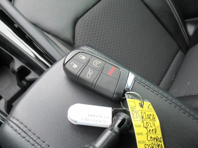2024 Jeep Compass Latitude photo 29