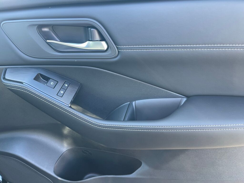 2026 Nissan Rogue SV photo 6