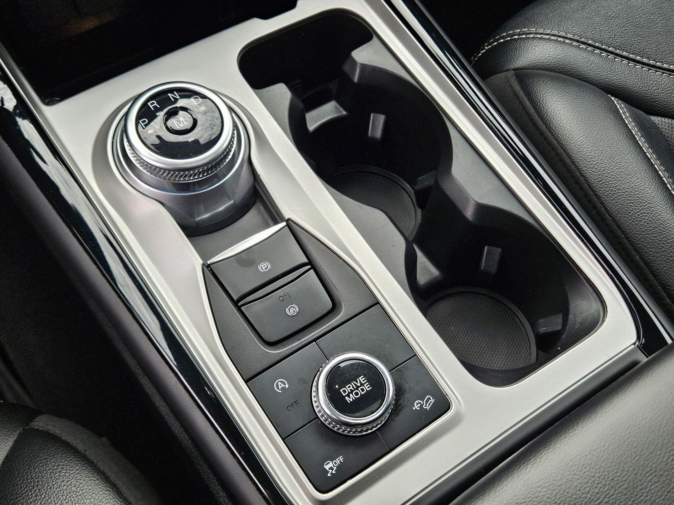 2023 Ford Explorer ST photo 24