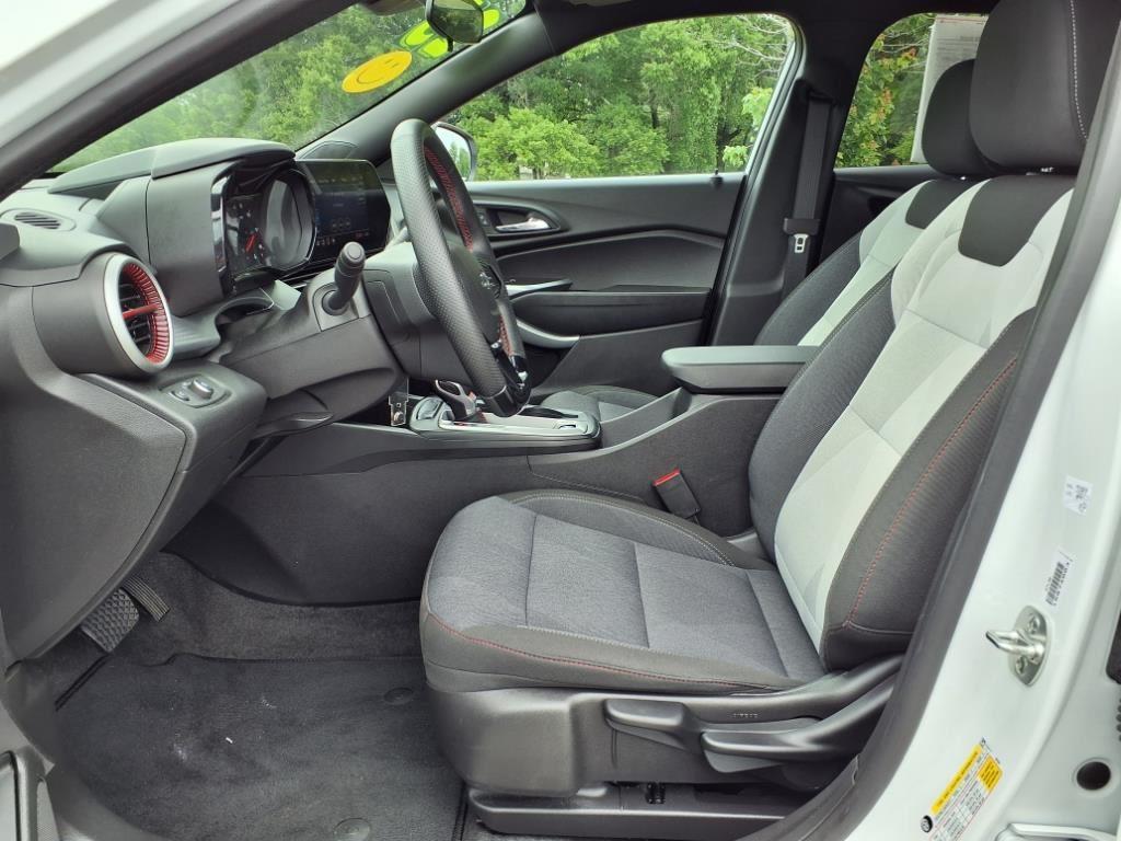 2025 Chevrolet Trax photo 3