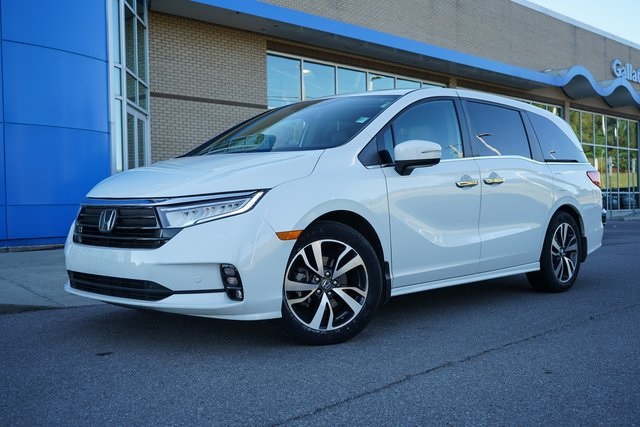2022 Honda Odyssey Touring photo 2