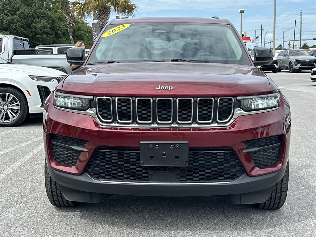 2023 Jeep Grand Cherokee Laredo photo 3