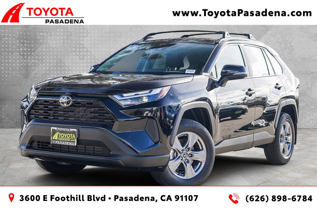 2025 Toyota RAV4 XLE's photo