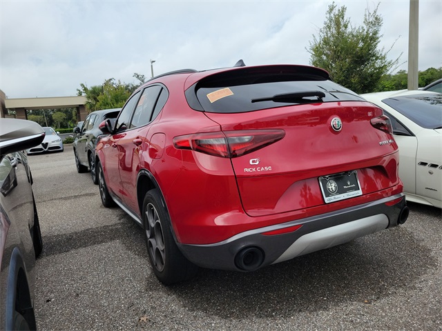 2022 Alfa Romeo Stelvio Ti photo 3