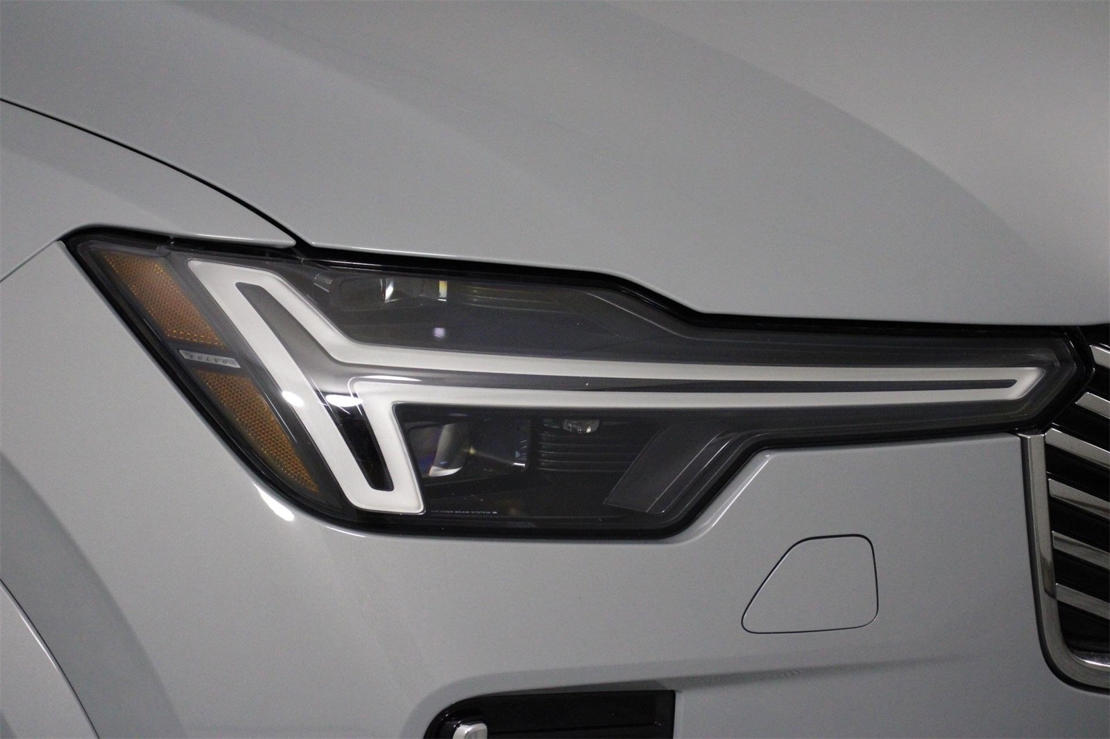 2026 Volvo XC90 Core photo 9