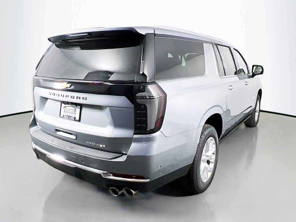2025 Chevrolet Suburban Premier photo 3