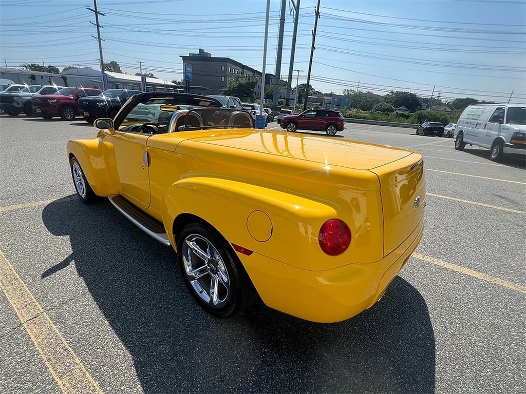 2005 Chevrolet SSR Base photo 10
