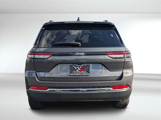 2022 Jeep Cherokee Sport photo 4