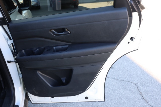 2024 Nissan Pathfinder SV photo 16