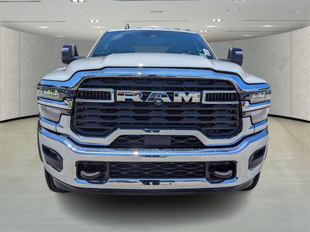 2025 Ram 5500 Tradesman photo 2