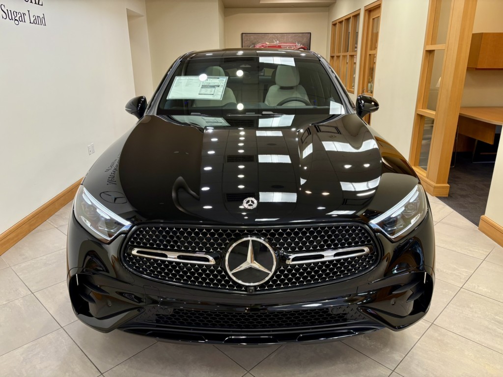 2026 Mercedes Benz GLC 300 4MATIC photo 2