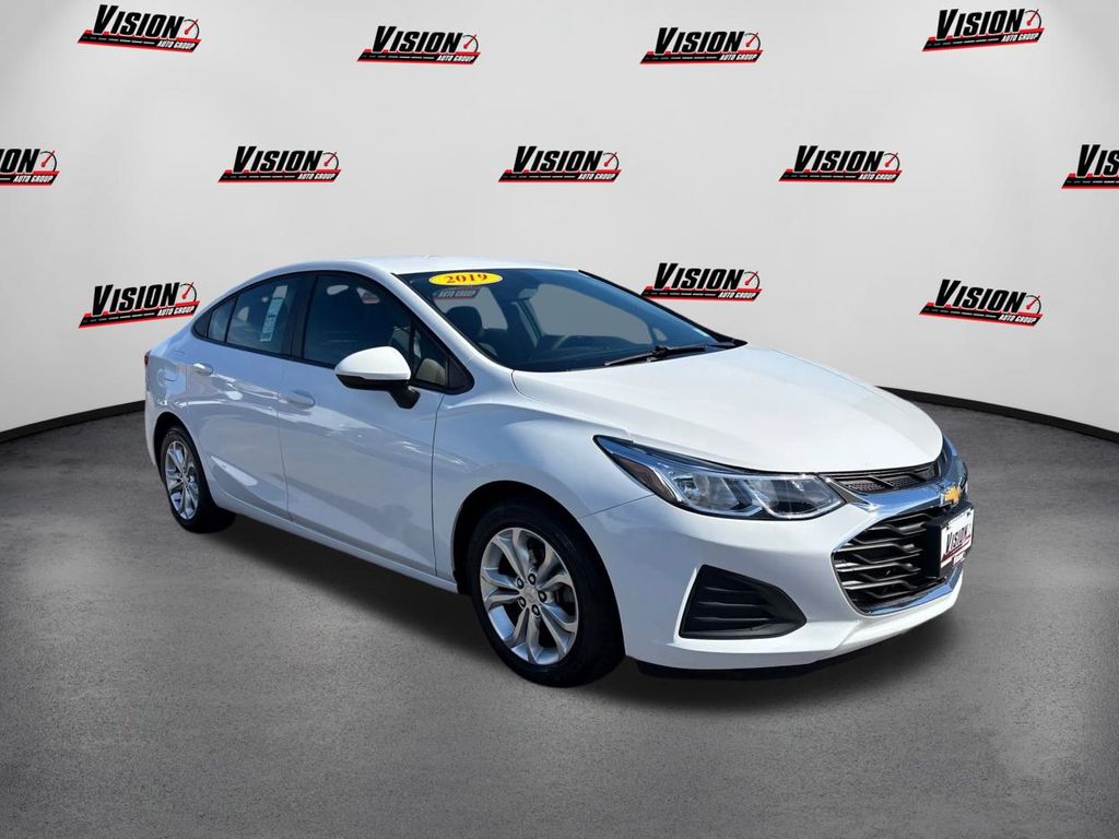2019 Chevrolet Cruze LS photo 2