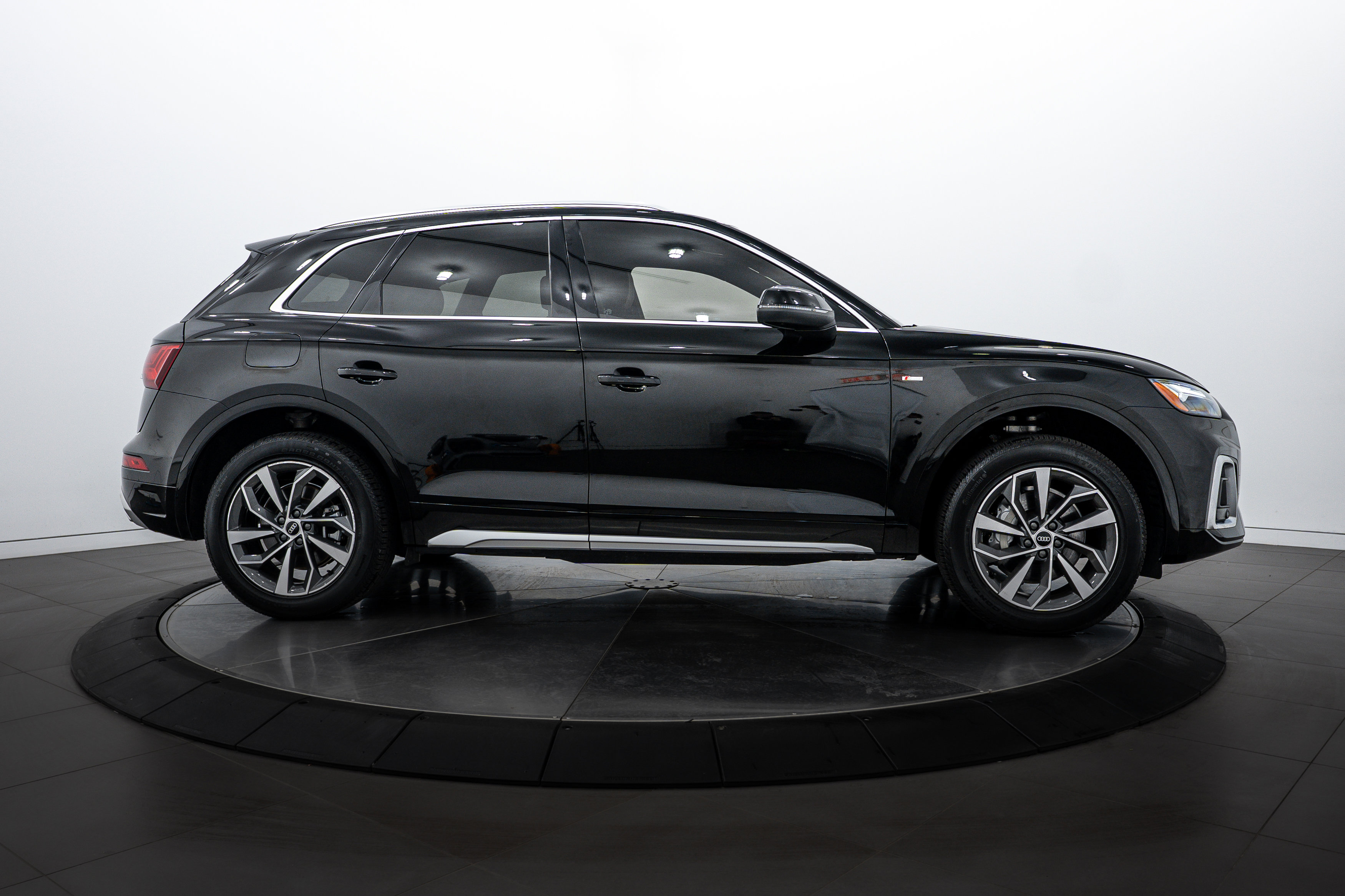 2022 Audi Q5 S line Premium Plus photo 2