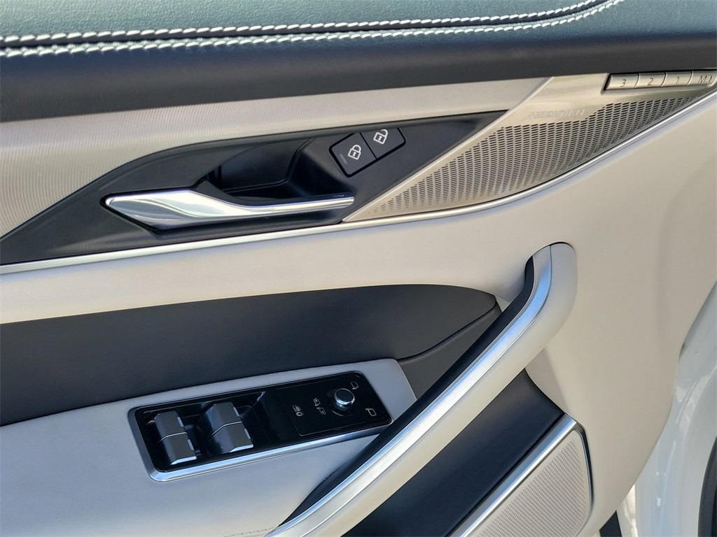 2025 Jaguar F-PACE P250 R-Dynamic S photo 21