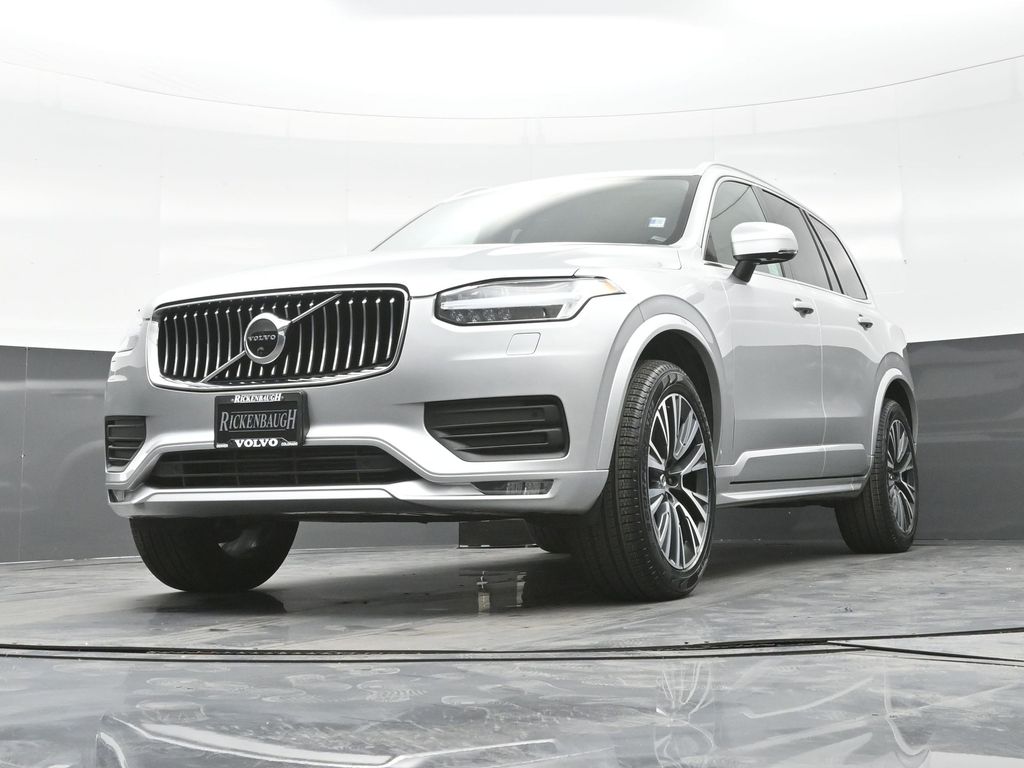 2022 Volvo XC90 T6 Momentum photo 17