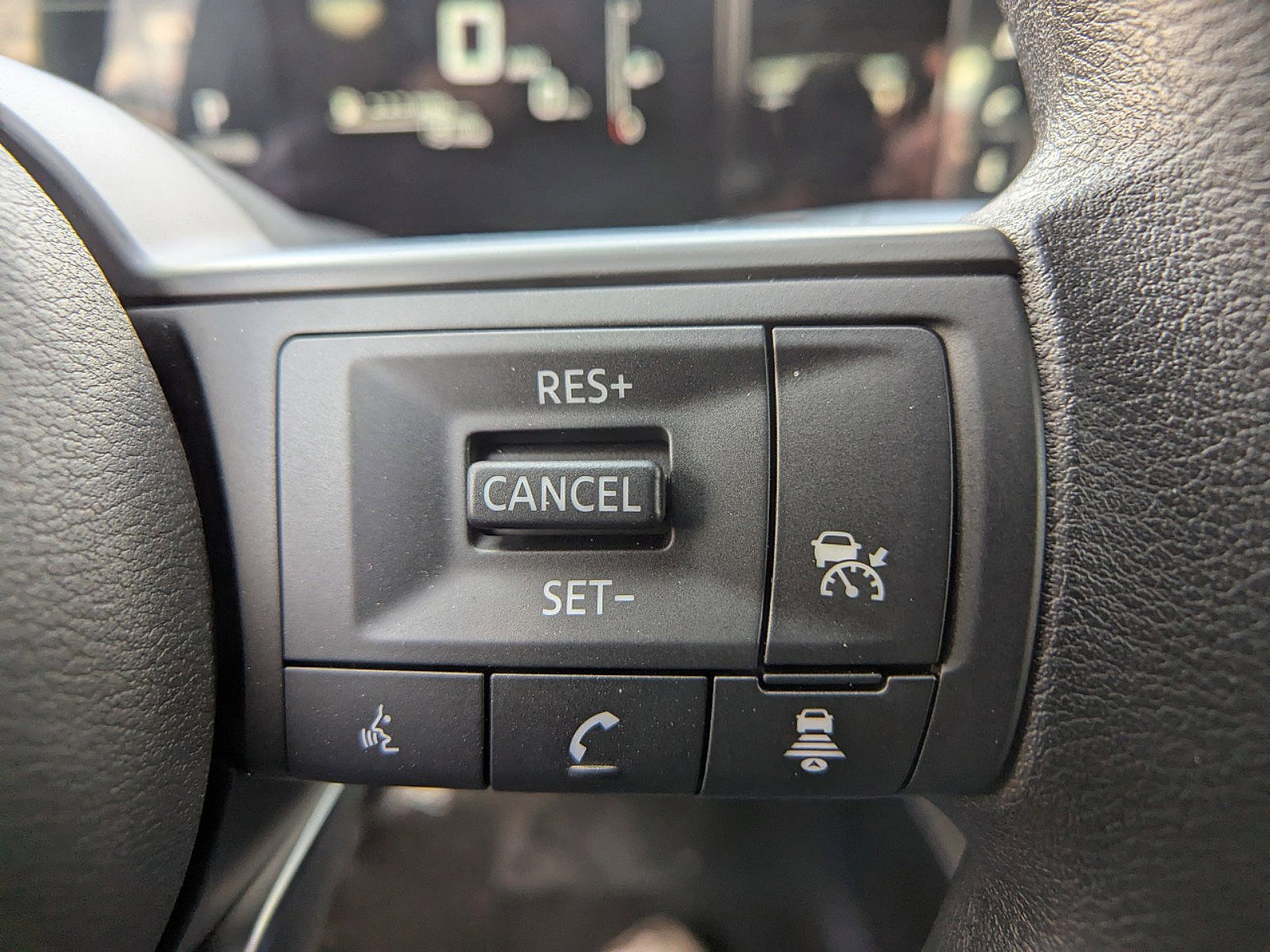 2025 Nissan Kicks SV photo 12
