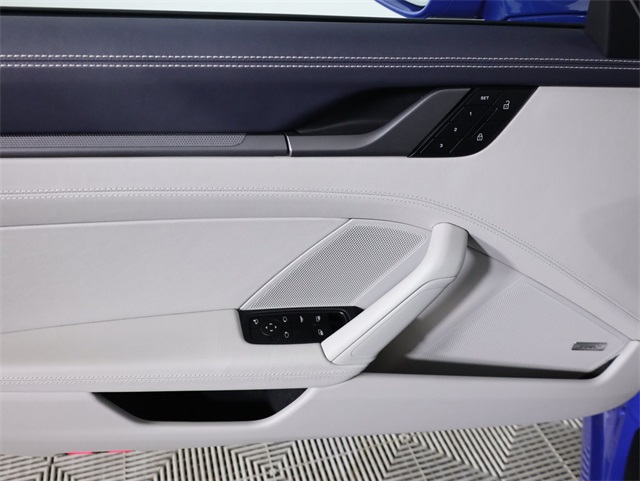 2025 Porsche 911 photo 9